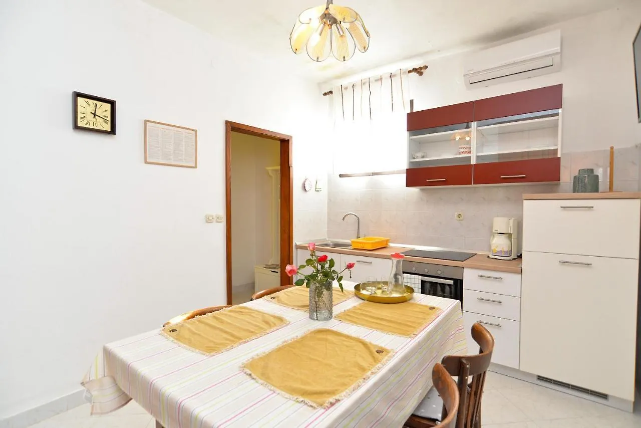 Apartments Regina 1067 Kroatien